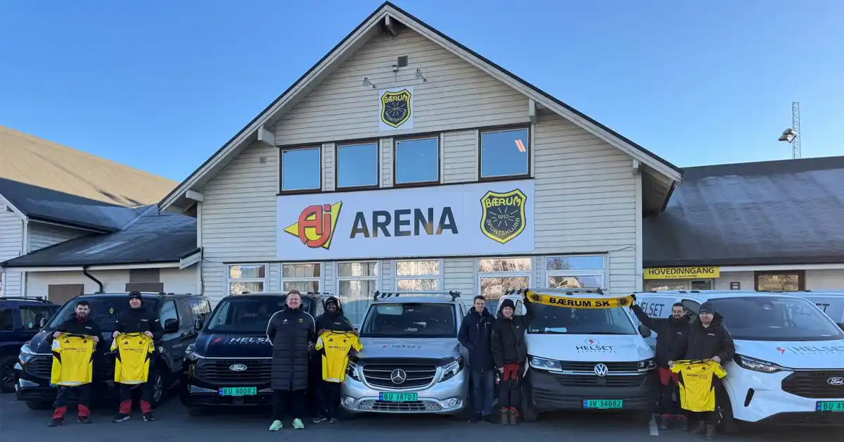 Bilde av Helset Elektro foran Bærum Sportsklubb.
